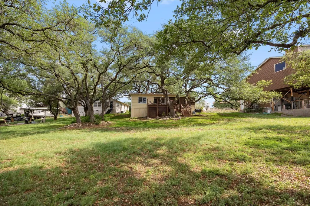 1131 Edgewater Drive Spicewood TX 78669