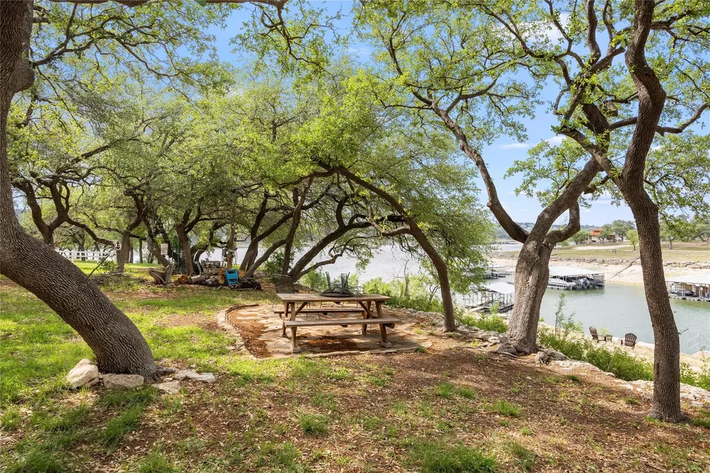 1131 Edgewater Drive Spicewood TX 78669