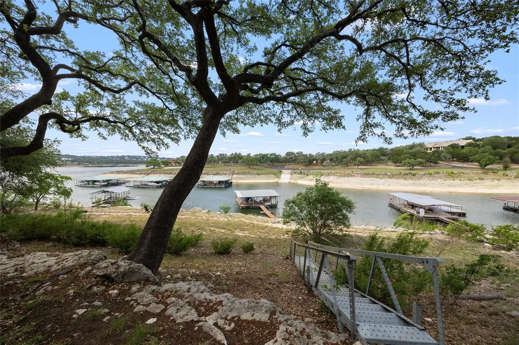 1131 Edgewater Drive Spicewood TX 78669