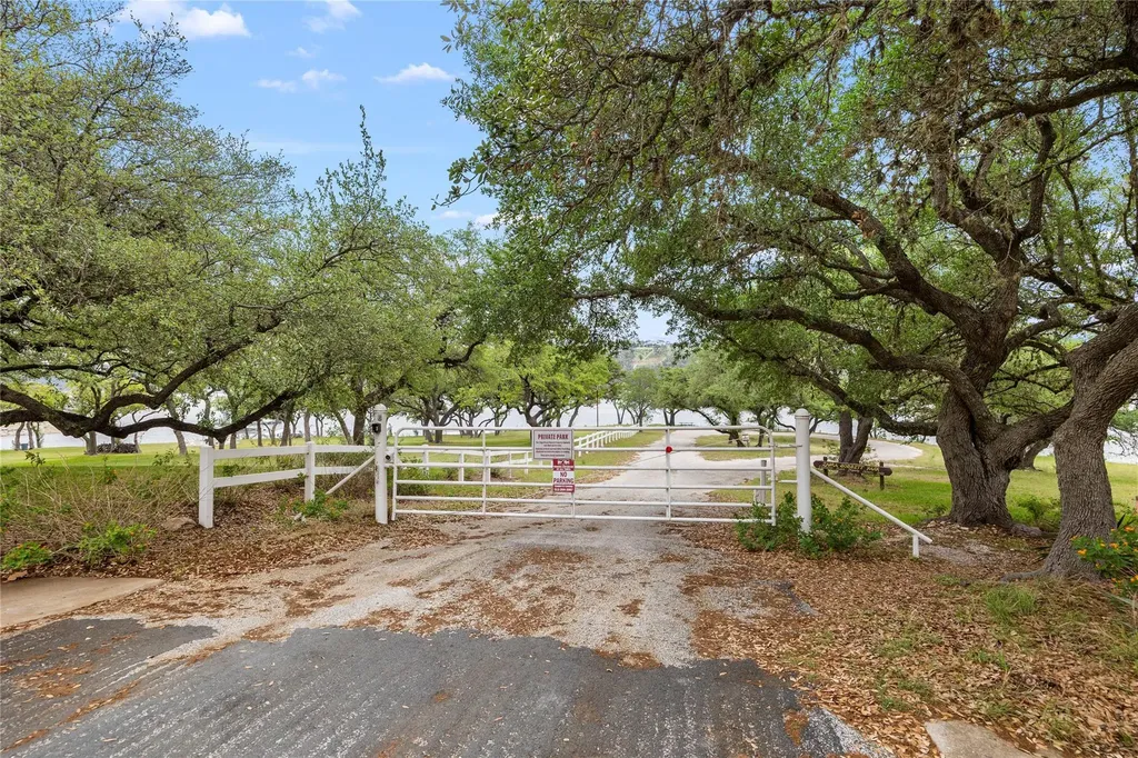 1131 Edgewater Drive Spicewood TX 78669