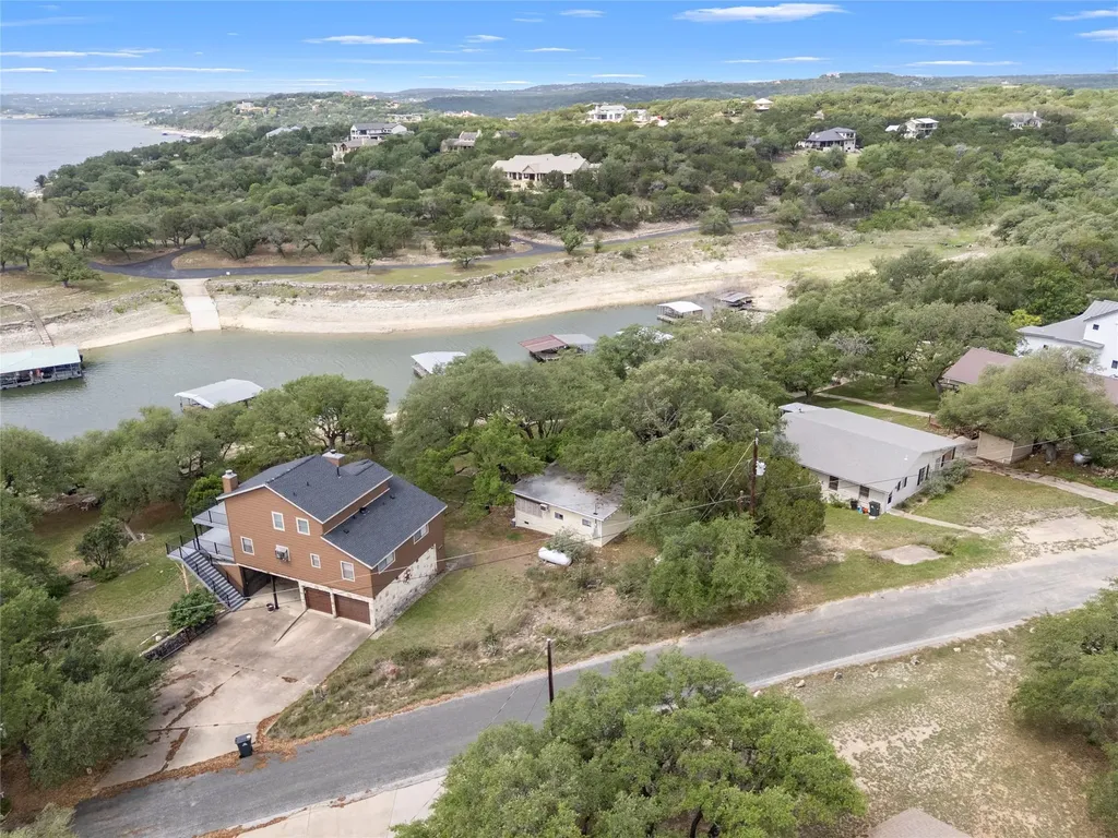1131 Edgewater Drive Spicewood TX 78669