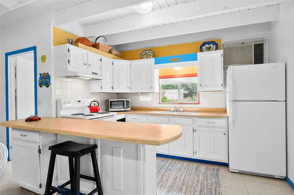 1131 Edgewater Drive Spicewood TX 78669