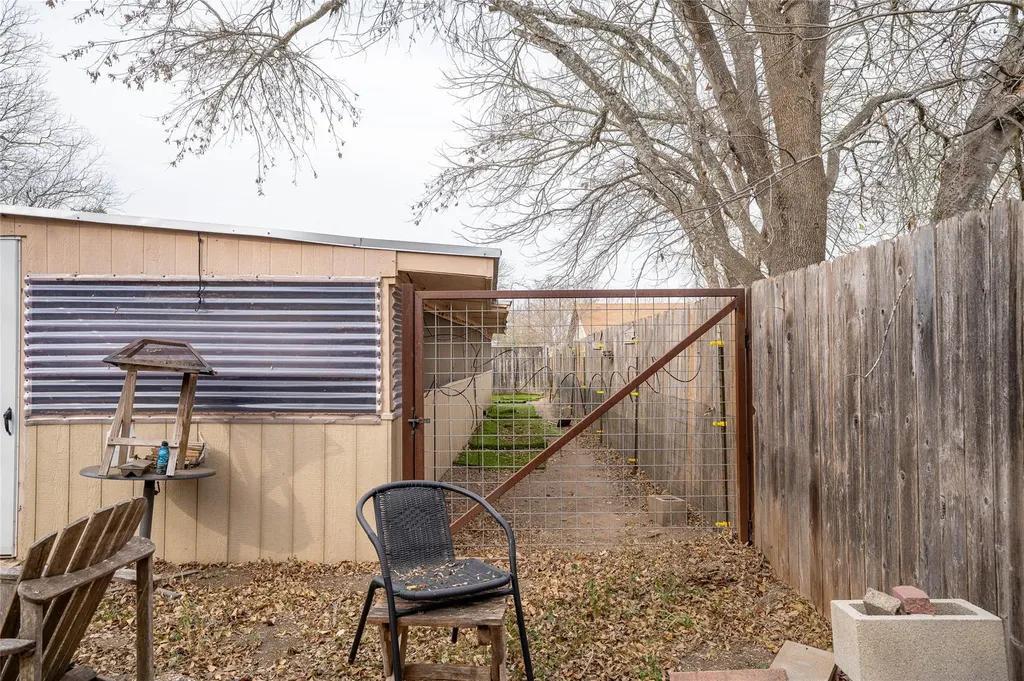 1114 Woodlawn Street Lockhart TX 78644