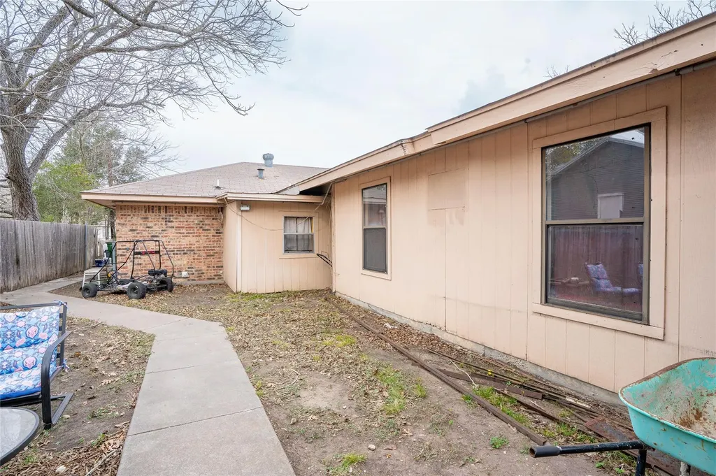 1114 Woodlawn Street Lockhart TX 78644