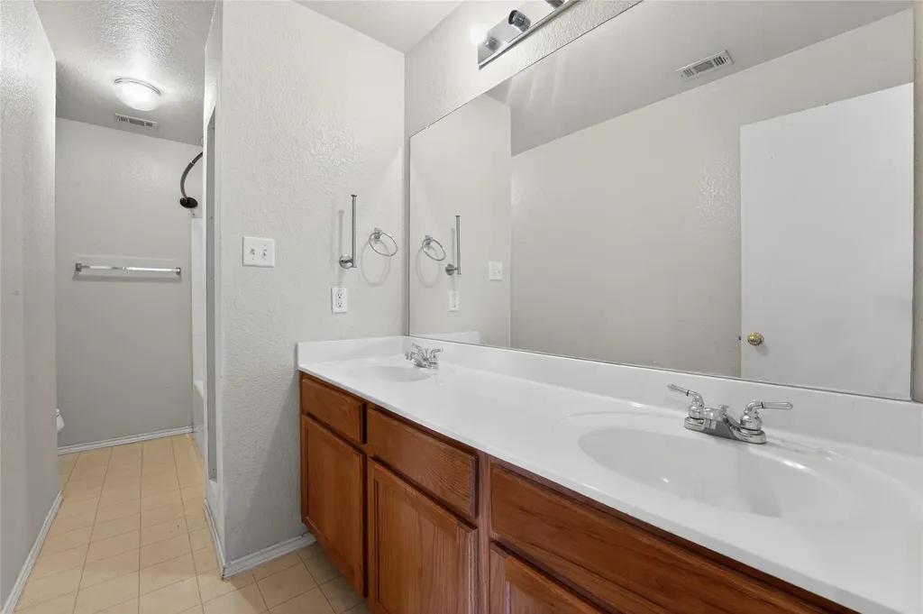 152 Eagle Drive Luling TX 78648