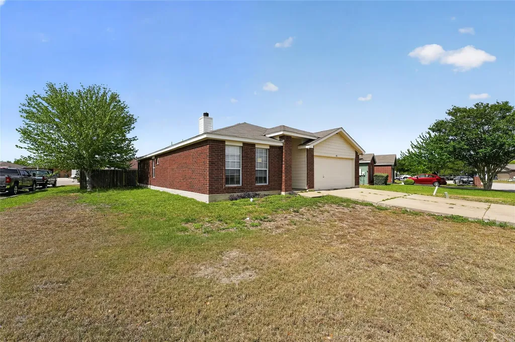 152 Eagle Drive Luling TX 78648