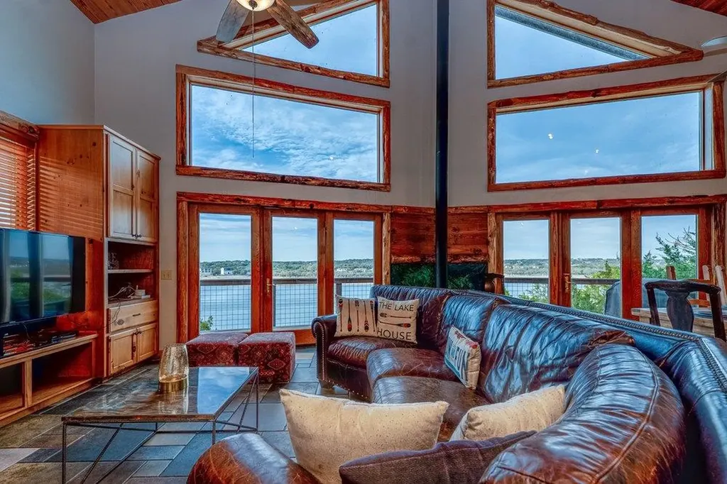 21008 W Lakeshore Drive Spicewood TX 78669