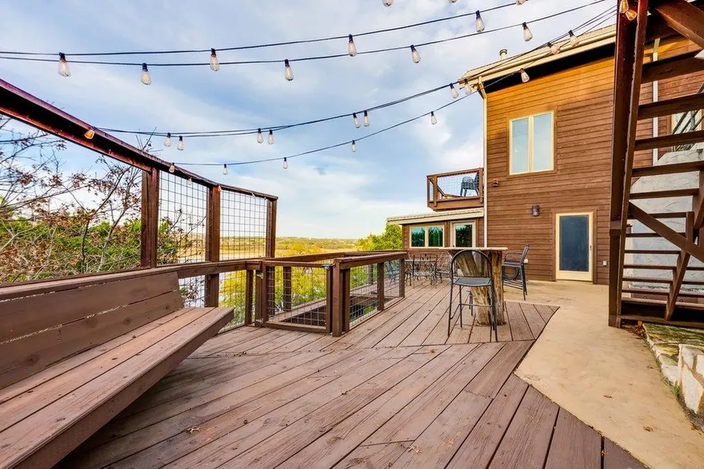 21008 W Lakeshore Drive Spicewood TX 78669