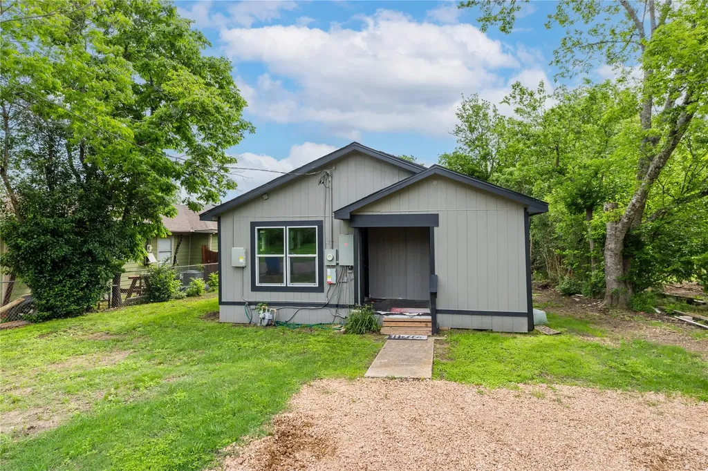 604 Burkett Street Taylor TX 76574
