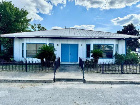 202 NE 2nd Street Smithville TX 78957