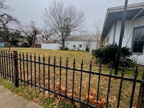 202 NE 2nd Street Smithville TX 78957