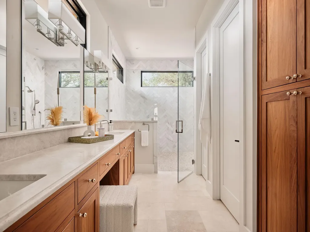 1300 Saddlebrook Canyon Court Spicewood TX 78669
