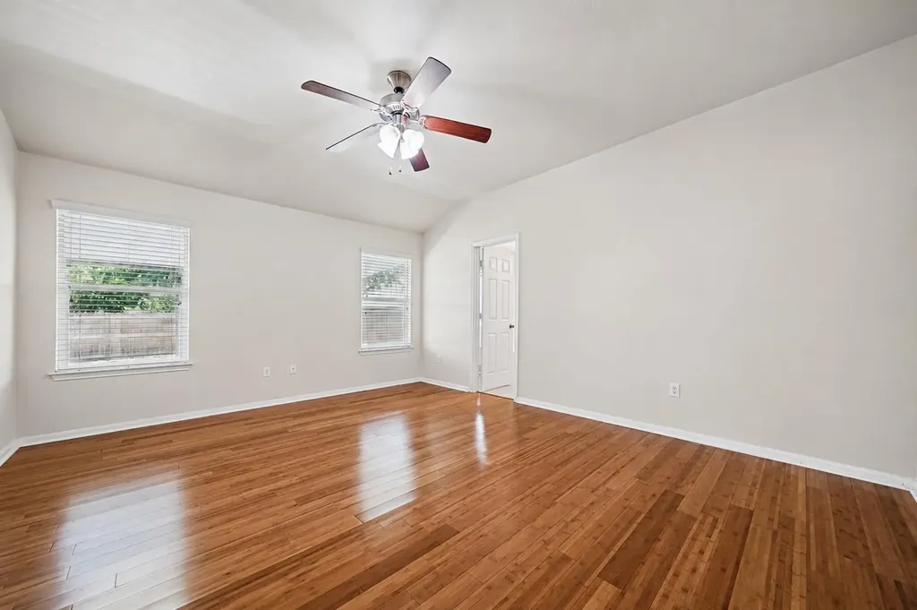113 Wallops Kyle TX 78640