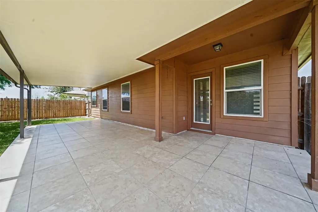 113 Wallops Kyle TX 78640