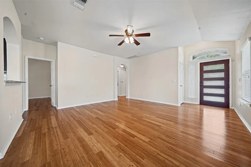 113 Wallops Kyle TX 78640