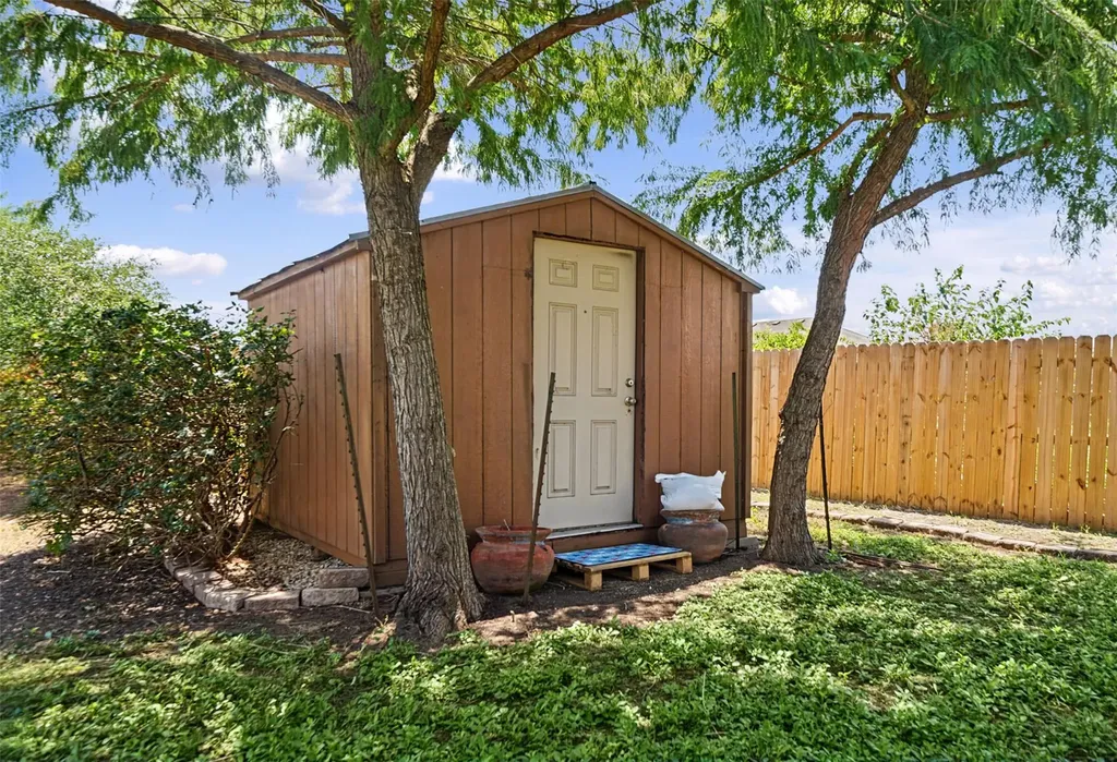 113 Wallops Kyle TX 78640