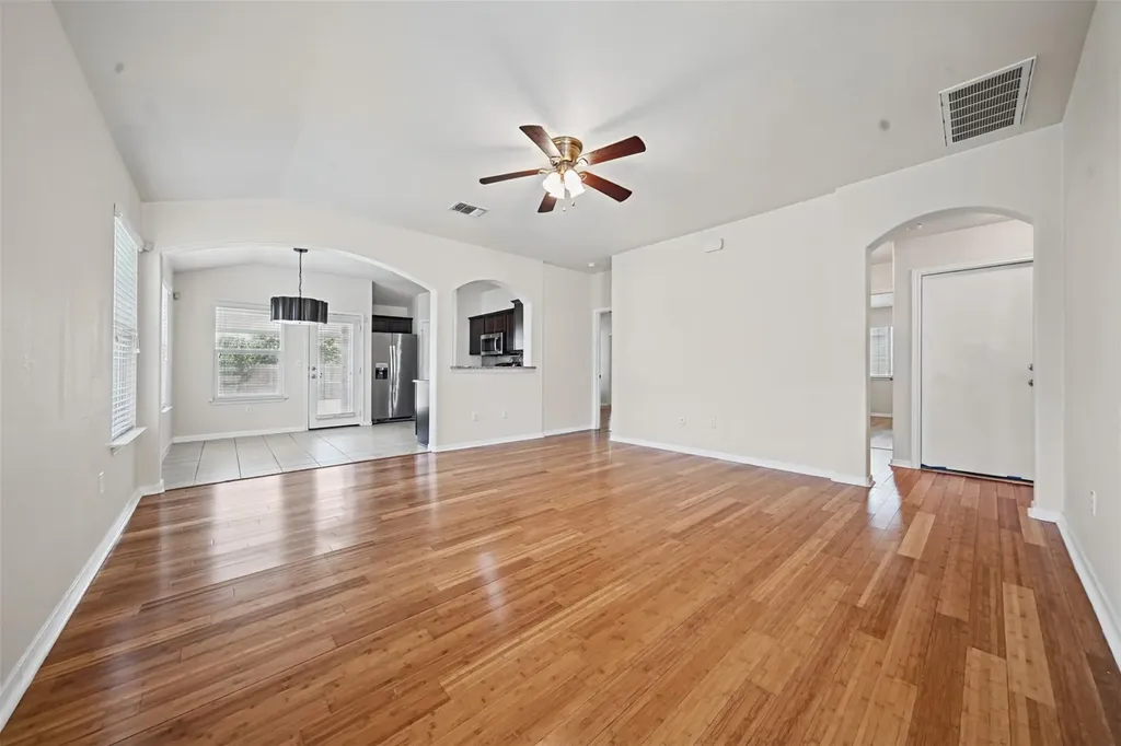 113 Wallops Kyle TX 78640