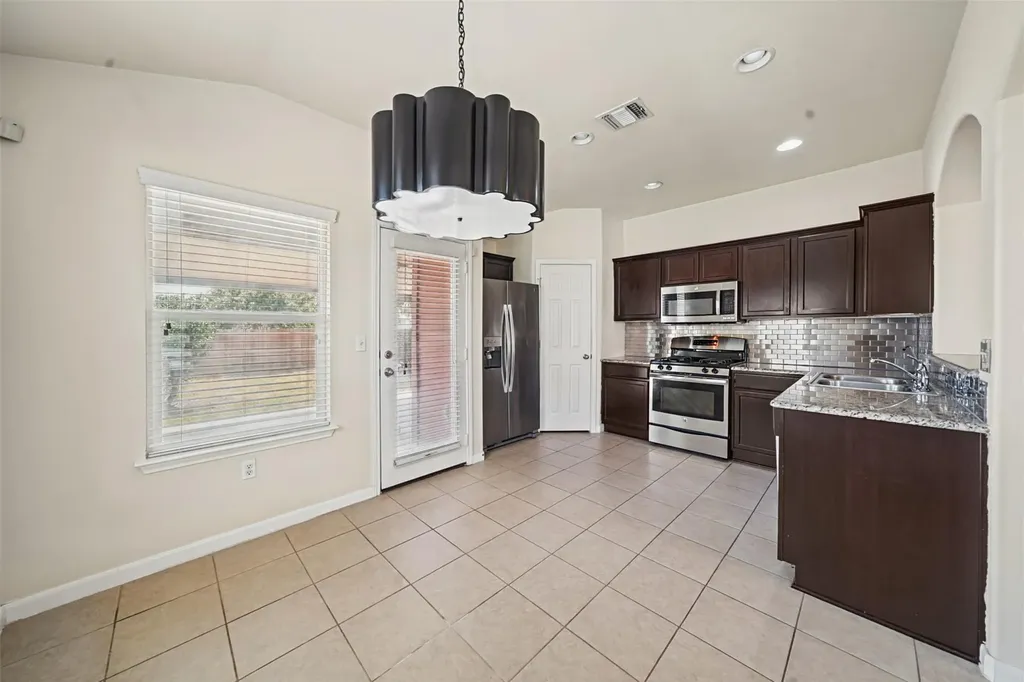 113 Wallops Kyle TX 78640