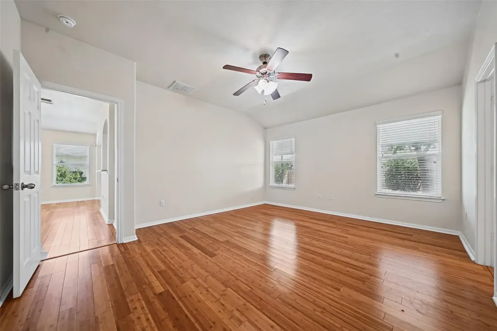 113 Wallops Kyle TX 78640