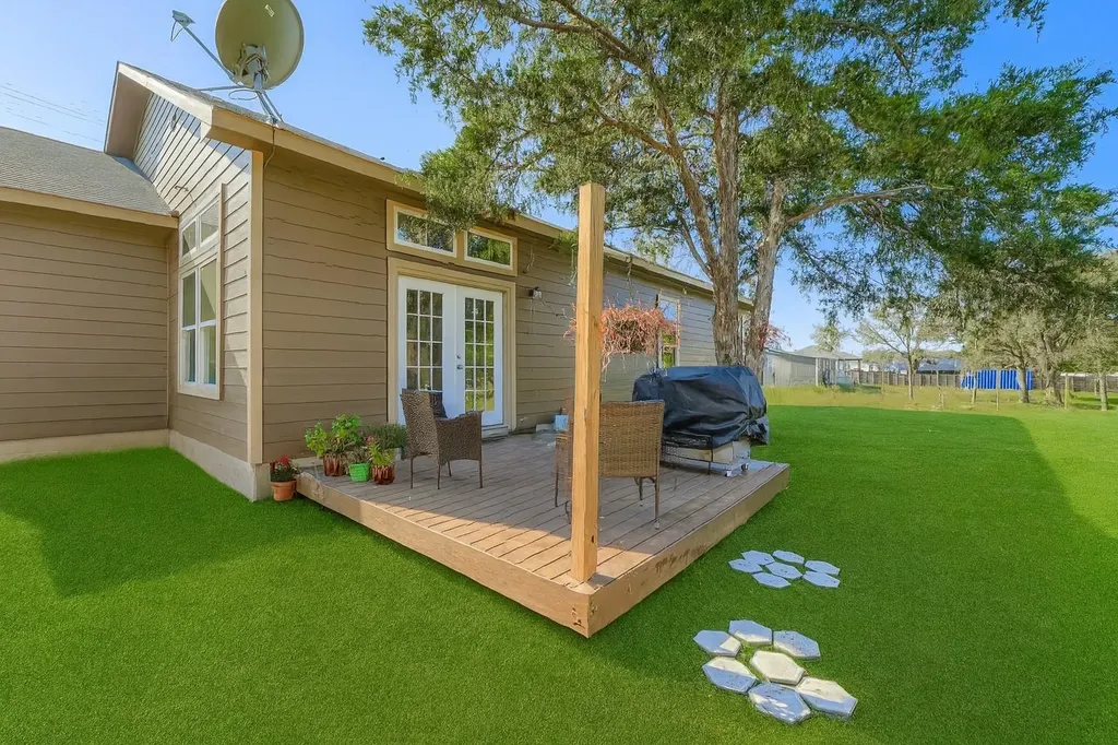 149 Arosa Drive Elgin TX 78621
