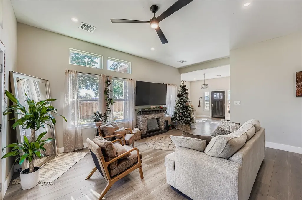 149 Arosa Drive Elgin TX 78621