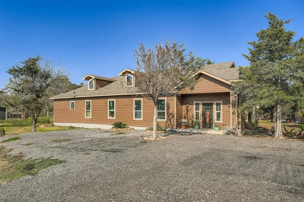 149 Arosa Drive Elgin TX 78621