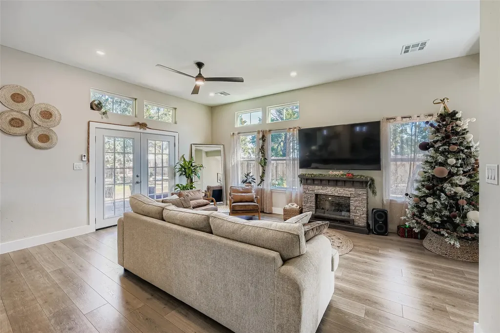 149 Arosa Drive Elgin TX 78621
