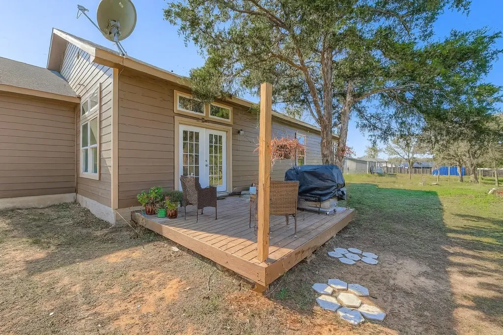 149 Arosa Drive Elgin TX 78621