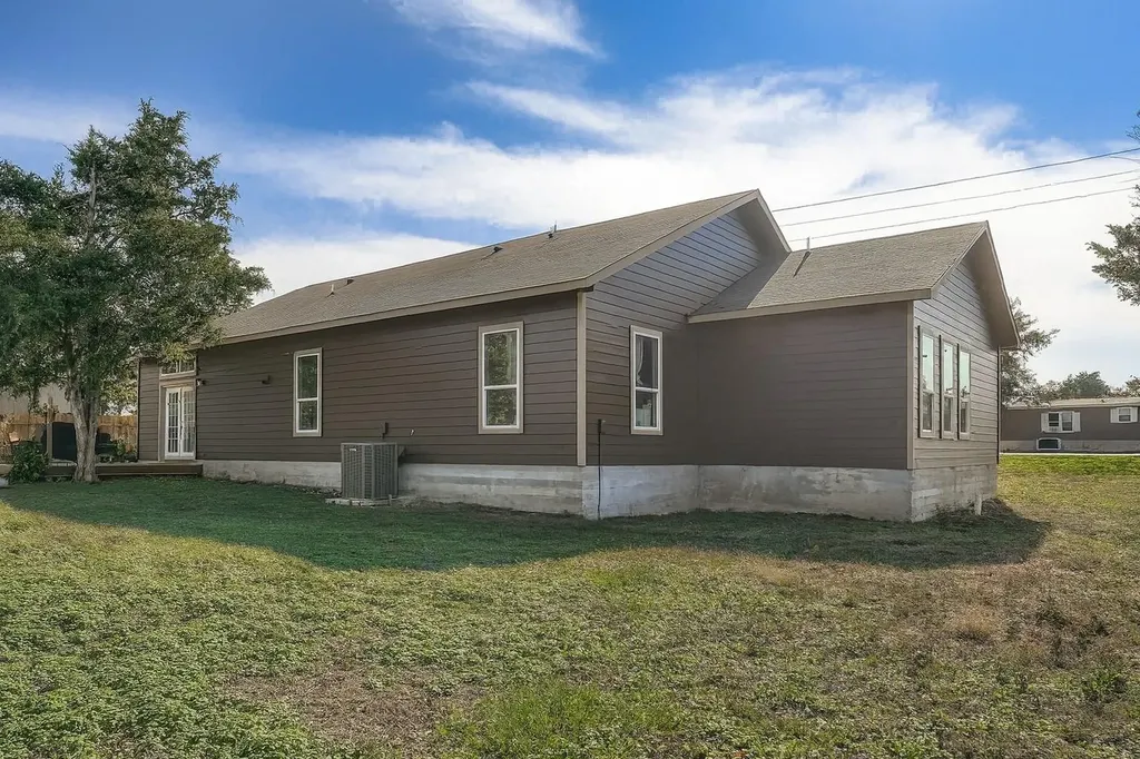 149 Arosa Drive Elgin TX 78621