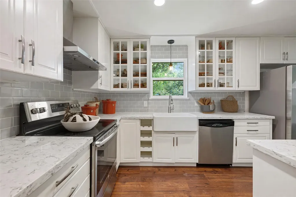 4602 Frontier Trail Austin TX 78745