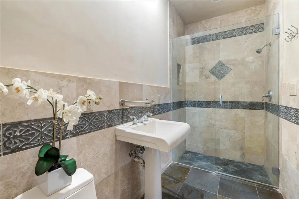 24736 Travis Lakeside Cove Spicewood TX 78669