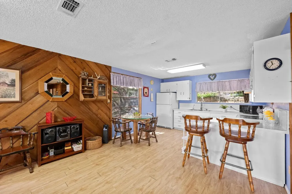 20926 W Lakeshore Drive Spicewood TX 78669