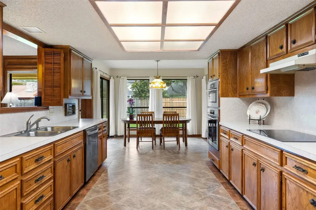 1409 Thaddeus Cove Austin TX 78746