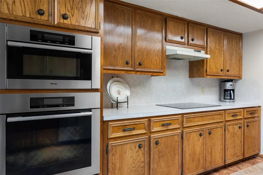 1409 Thaddeus Cove Austin TX 78746
