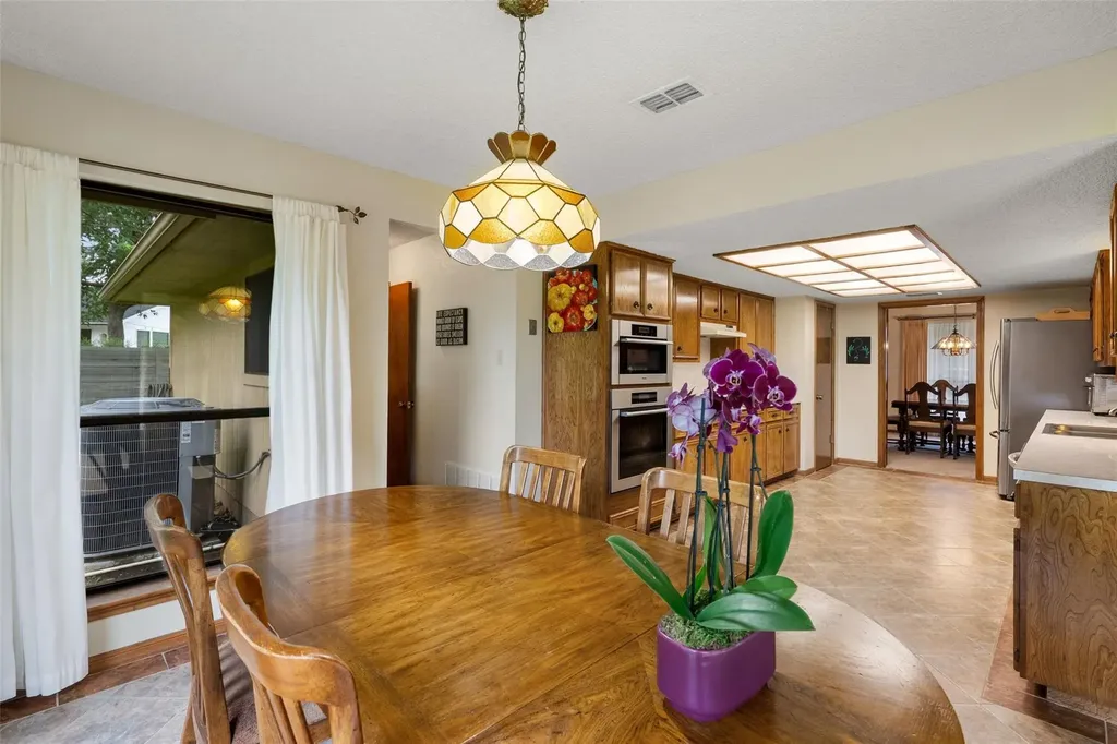 1409 Thaddeus Cove Austin TX 78746