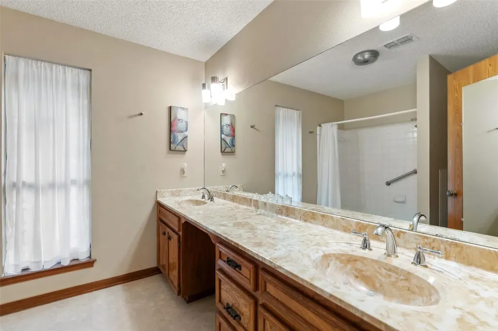 1409 Thaddeus Cove Austin TX 78746