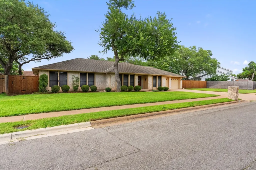 1409 Thaddeus Cove Austin TX 78746