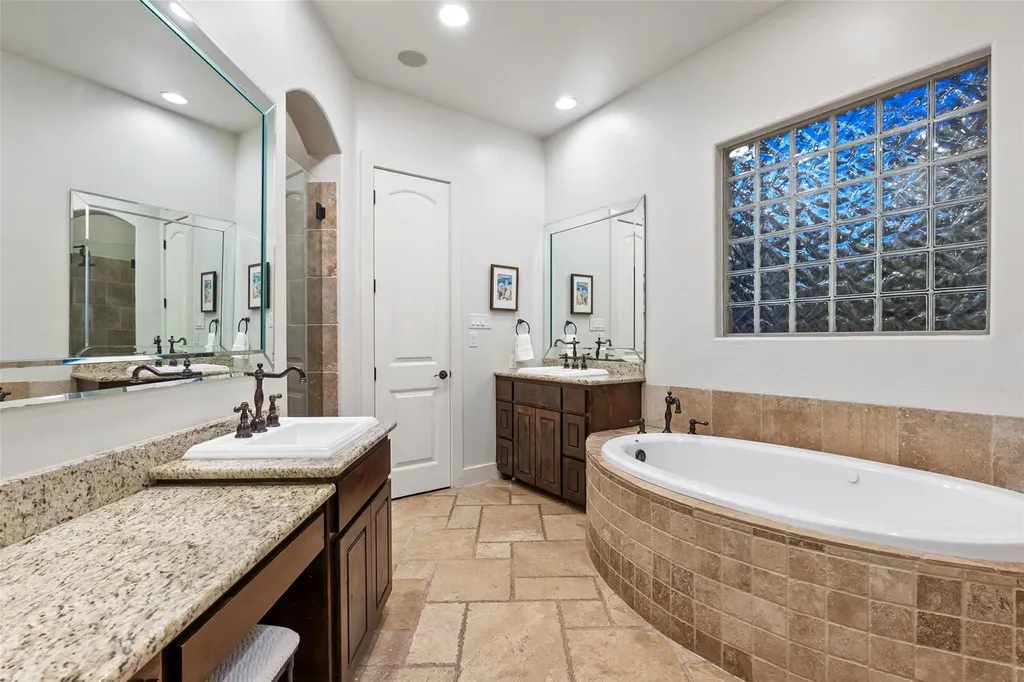18 Hedgebrook Way The Hills TX 78738