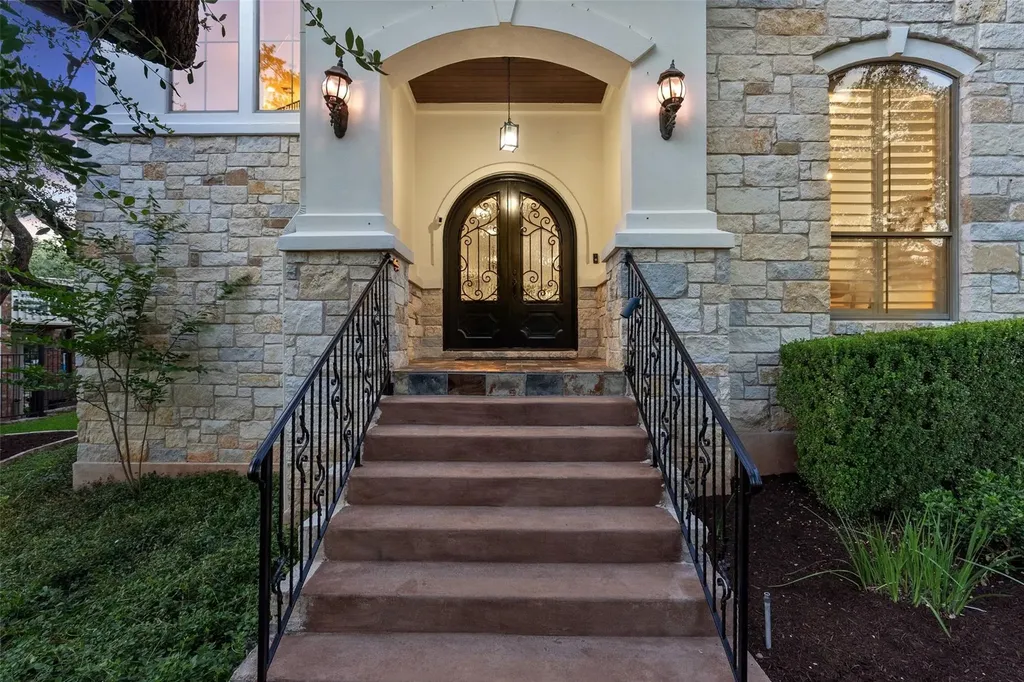 18 Hedgebrook Way The Hills TX 78738