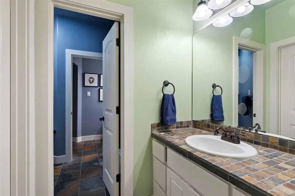 18 Hedgebrook Way The Hills TX 78738