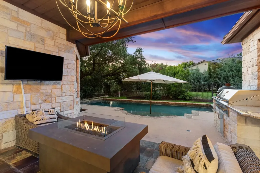 18 Hedgebrook Way The Hills TX 78738