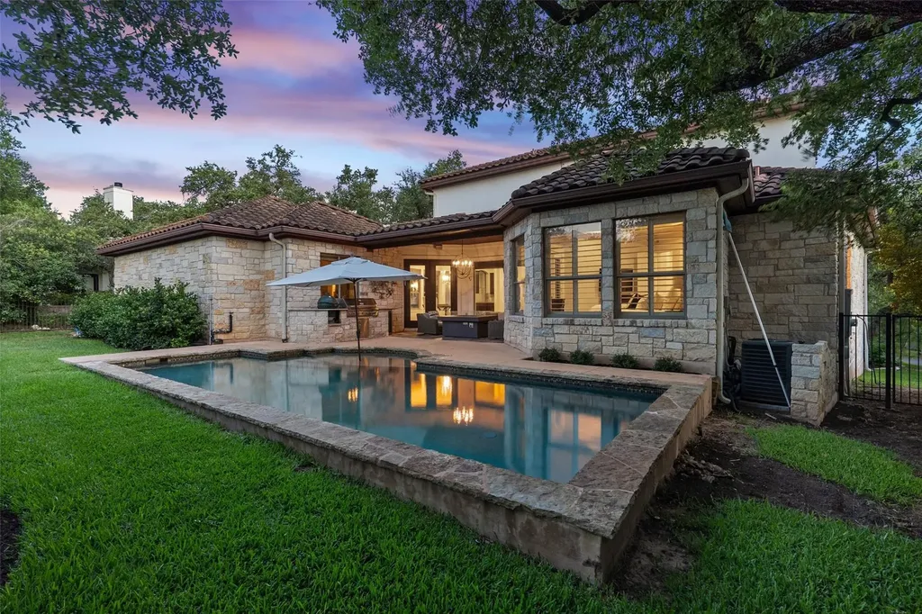 18 Hedgebrook Way The Hills TX 78738