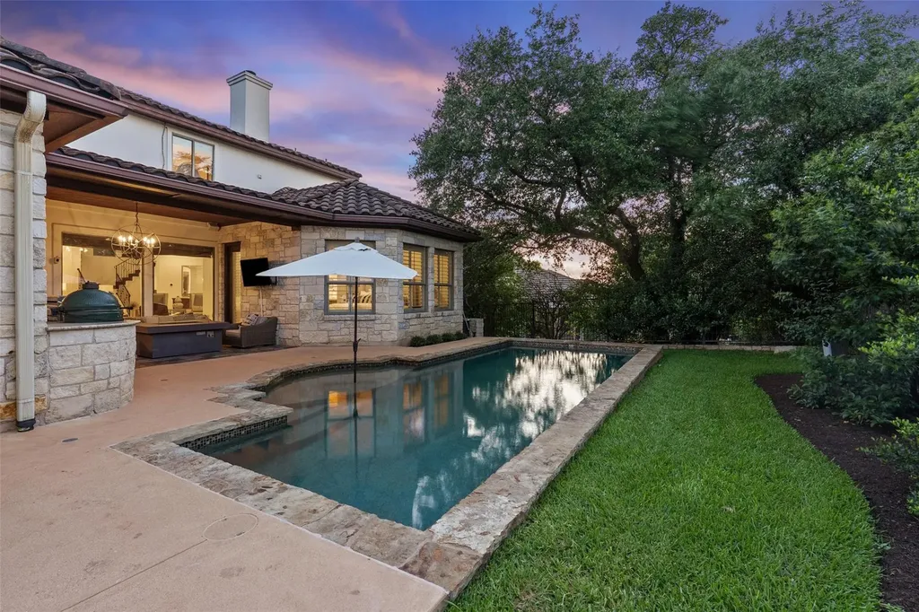 18 Hedgebrook Way The Hills TX 78738