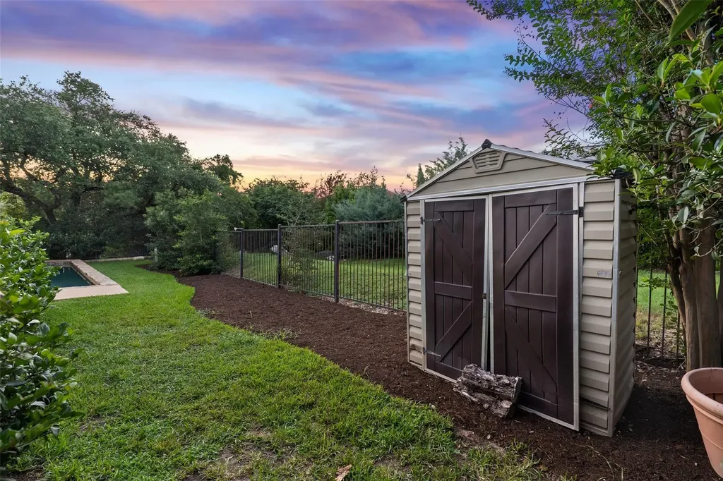 18 Hedgebrook Way The Hills TX 78738