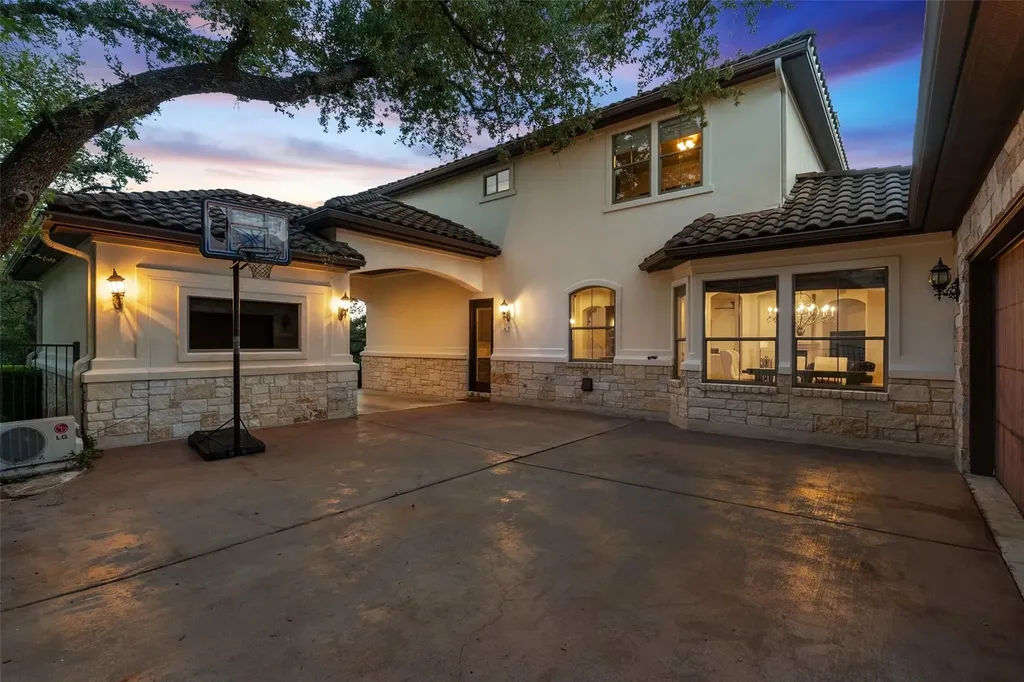 18 Hedgebrook Way The Hills TX 78738