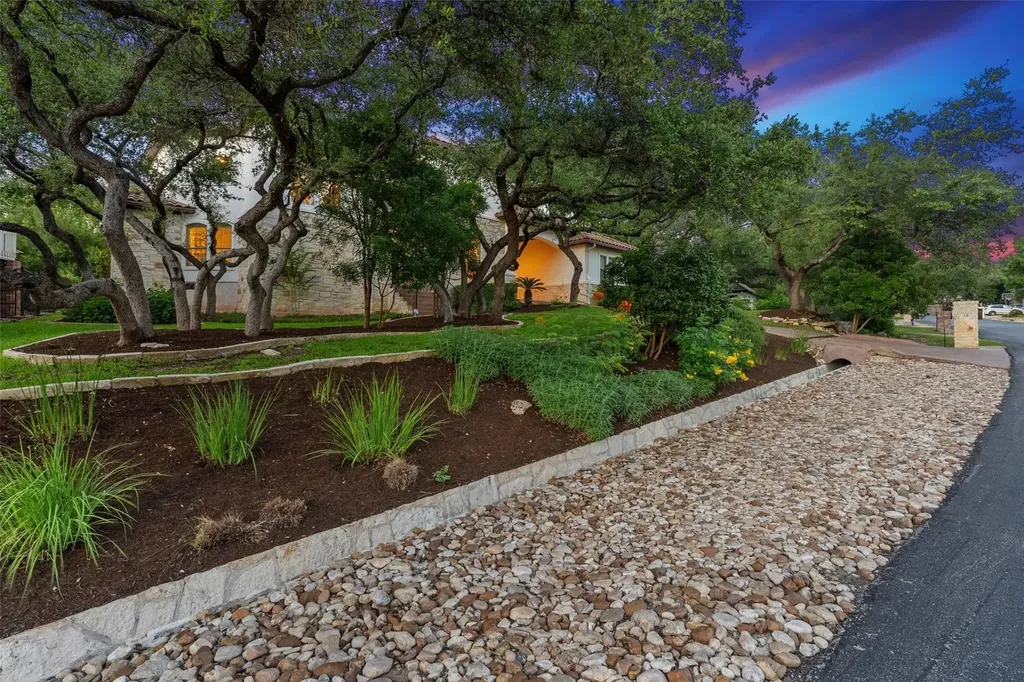 18 Hedgebrook Way The Hills TX 78738