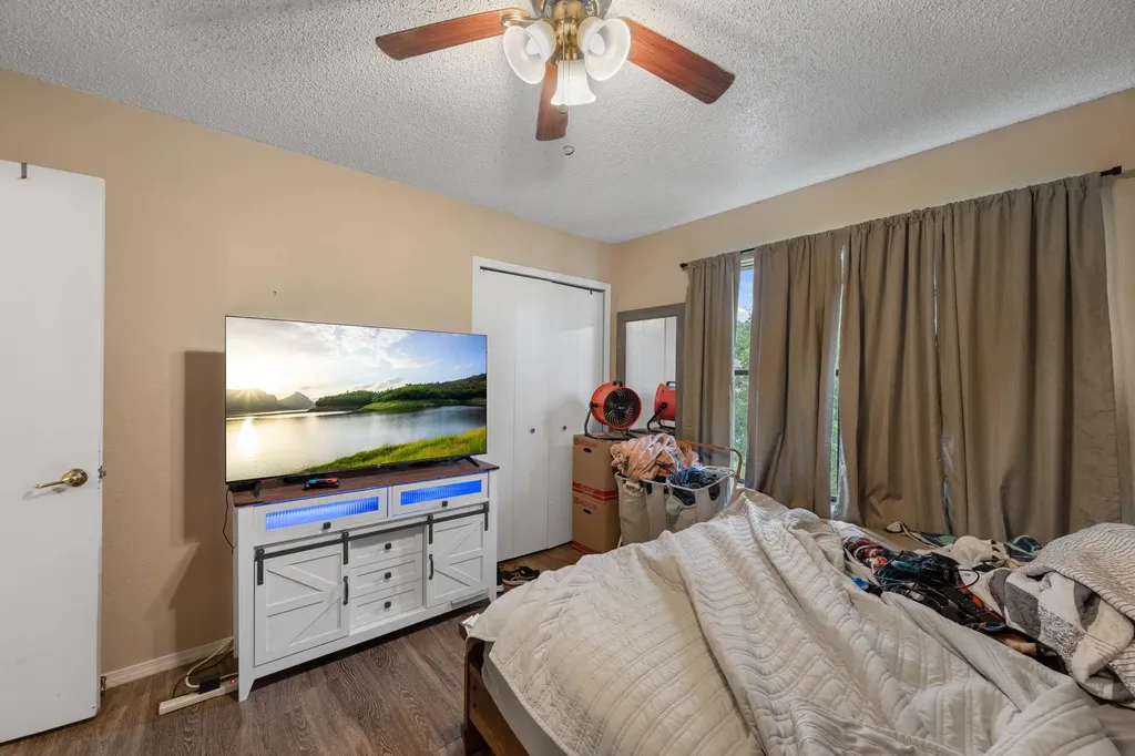 128 Hillside Drive Elgin TX 78621