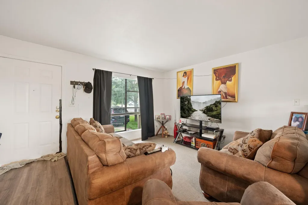 128 Hillside Drive Elgin TX 78621