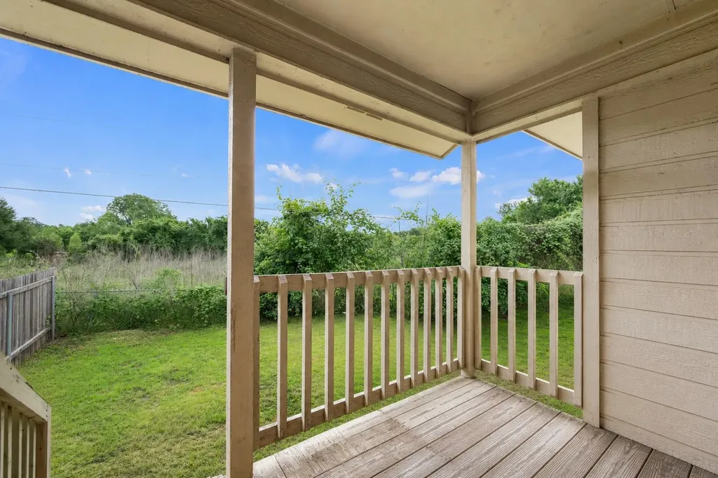 128 Hillside Drive Elgin TX 78621