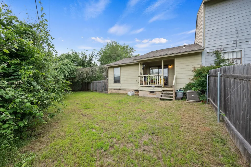128 Hillside Drive Elgin TX 78621